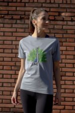 T-shirt gris paon pincha pose