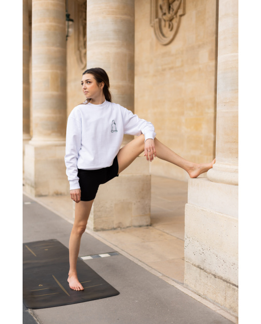 Sweat blanc lotus padmasana
