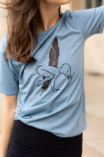 T-shirt bleu corbeau crow pose