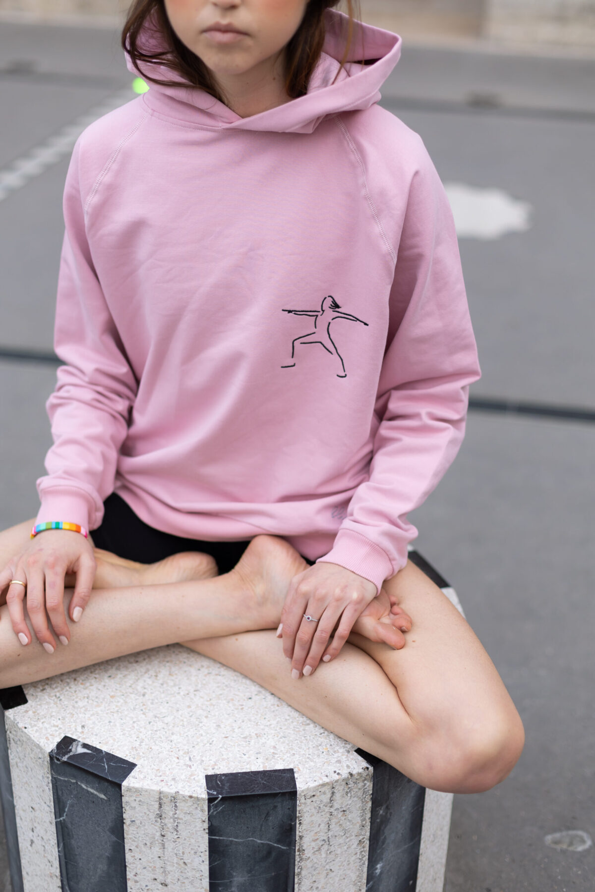 Sweat à capuche Guerrier no. 2 - Rose poudré – Image 2