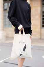 Sac Crow pose bakasana